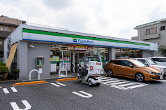 コンビニ　ファミリーマート（コンビニ）まで260m