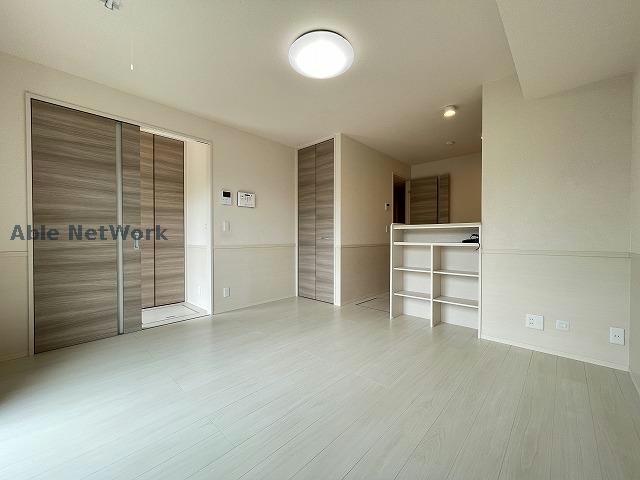 居室・リビング　同棟102号室写真