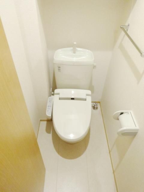 トイレ　温水洗浄暖房便座