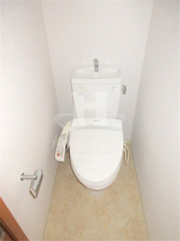 トイレ　別号室参考写真です