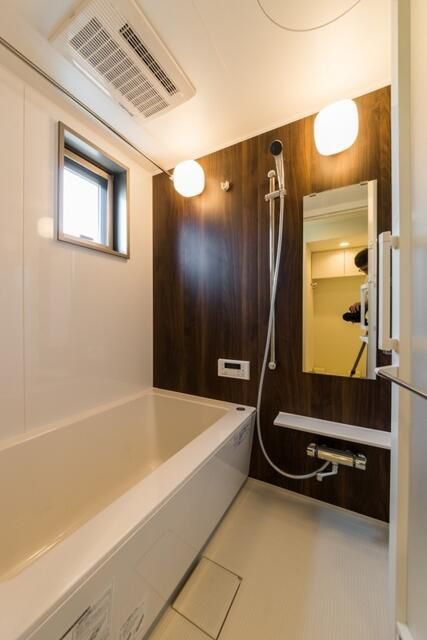 バス・シャワールーム　落ち着いた空間のお風呂です