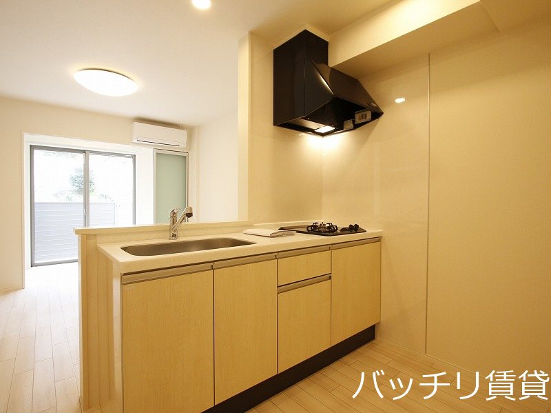 キッチン　同シリーズの別号室の画像。現況優先