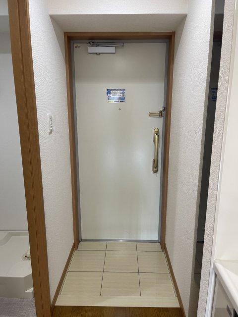 玄関　同物件別号室のものです。