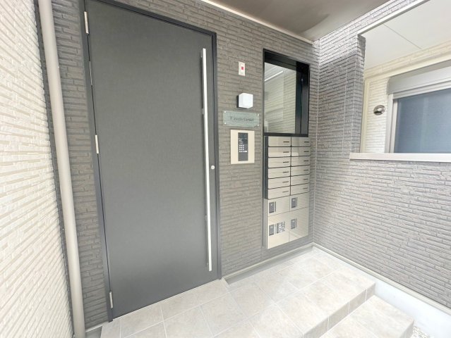 エントランス　綺麗なエントランスです。