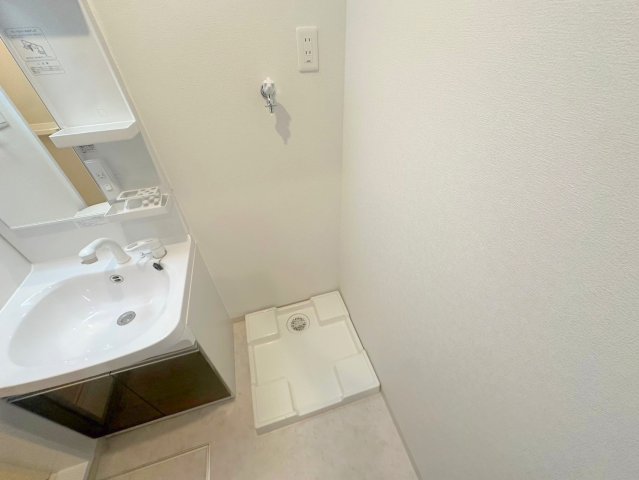 その他設備　嬉しい室内洗濯機置場。これで洗濯機も長持ちしますね。