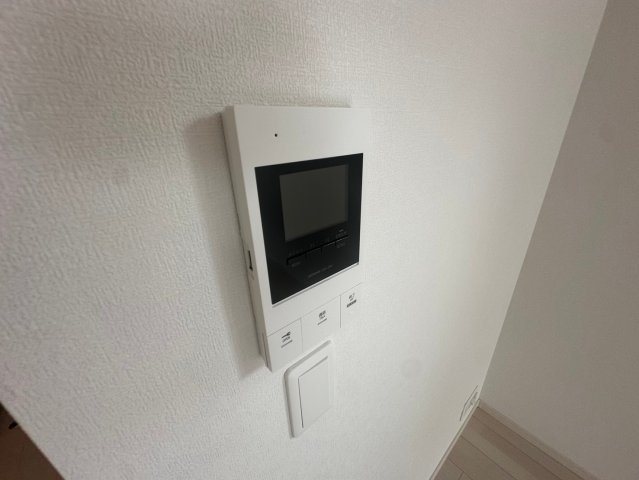 セキュリティ　TVモニターホンで来客が誰か確認してから開けて下さいね