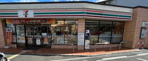 コンビニ　セブンイレブン 東豊中4丁目店（コンビニ）まで727m