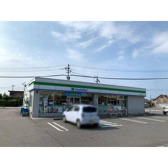 コンビニ　ファミリーマート富山下坂倉店（コンビニ）まで450m
