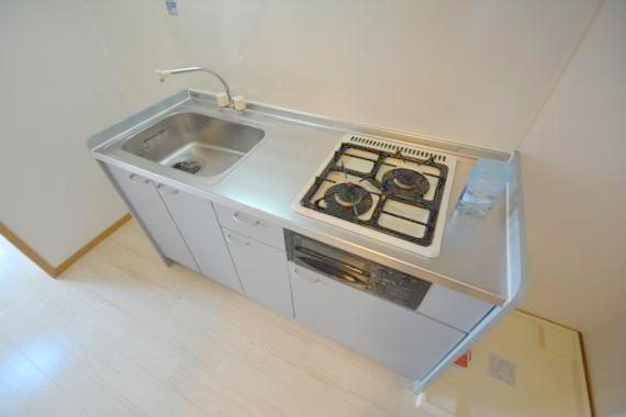 キッチン　オシャレなシステムキッチン。お料理好きには嬉しいですね。