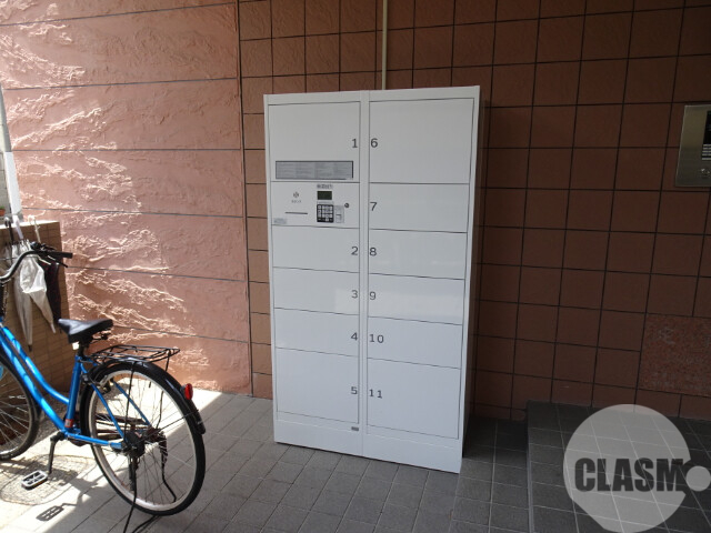 エントランス　留守中の荷物の受取は宅配ＢＯＸで♪