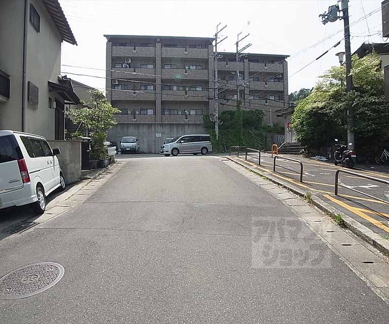 その他　前面道路です。