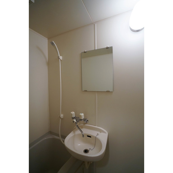 洗面設備　同じ建物の別のお部屋