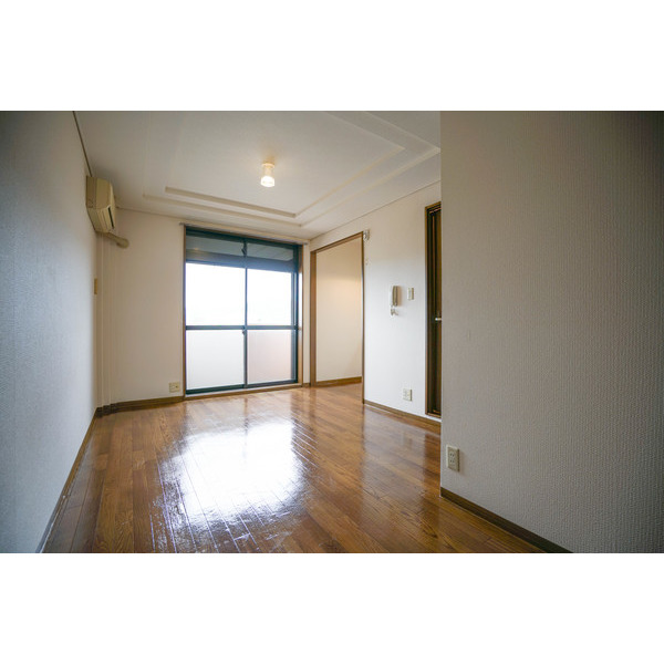 居室・リビング　同じ建物の別のお部屋