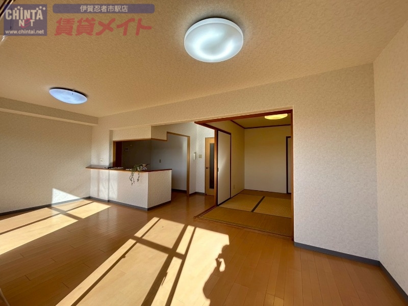 居室・リビング　同型参考写真
