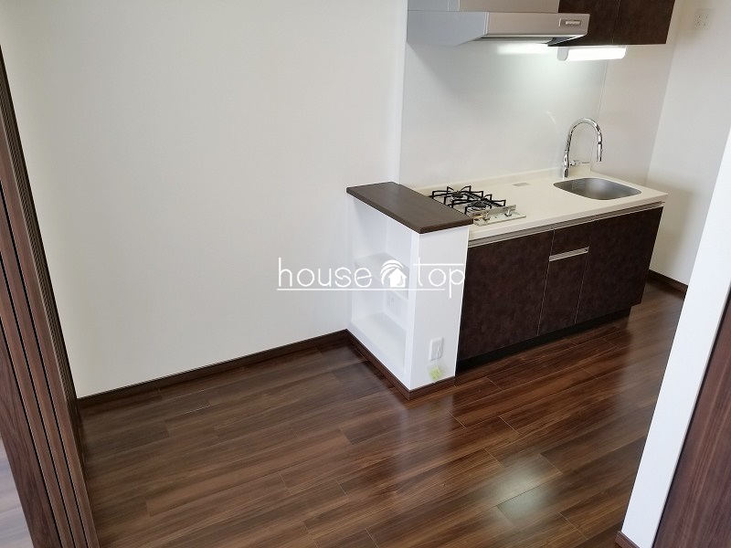 居室・リビング　キッチンの隣には冷蔵庫も設置可能です♪