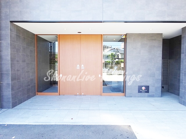 エントランス　落ち着いたエントランスです