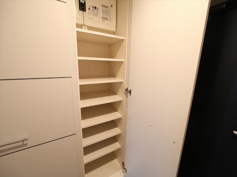 玄関　玄関　シューズボックス付