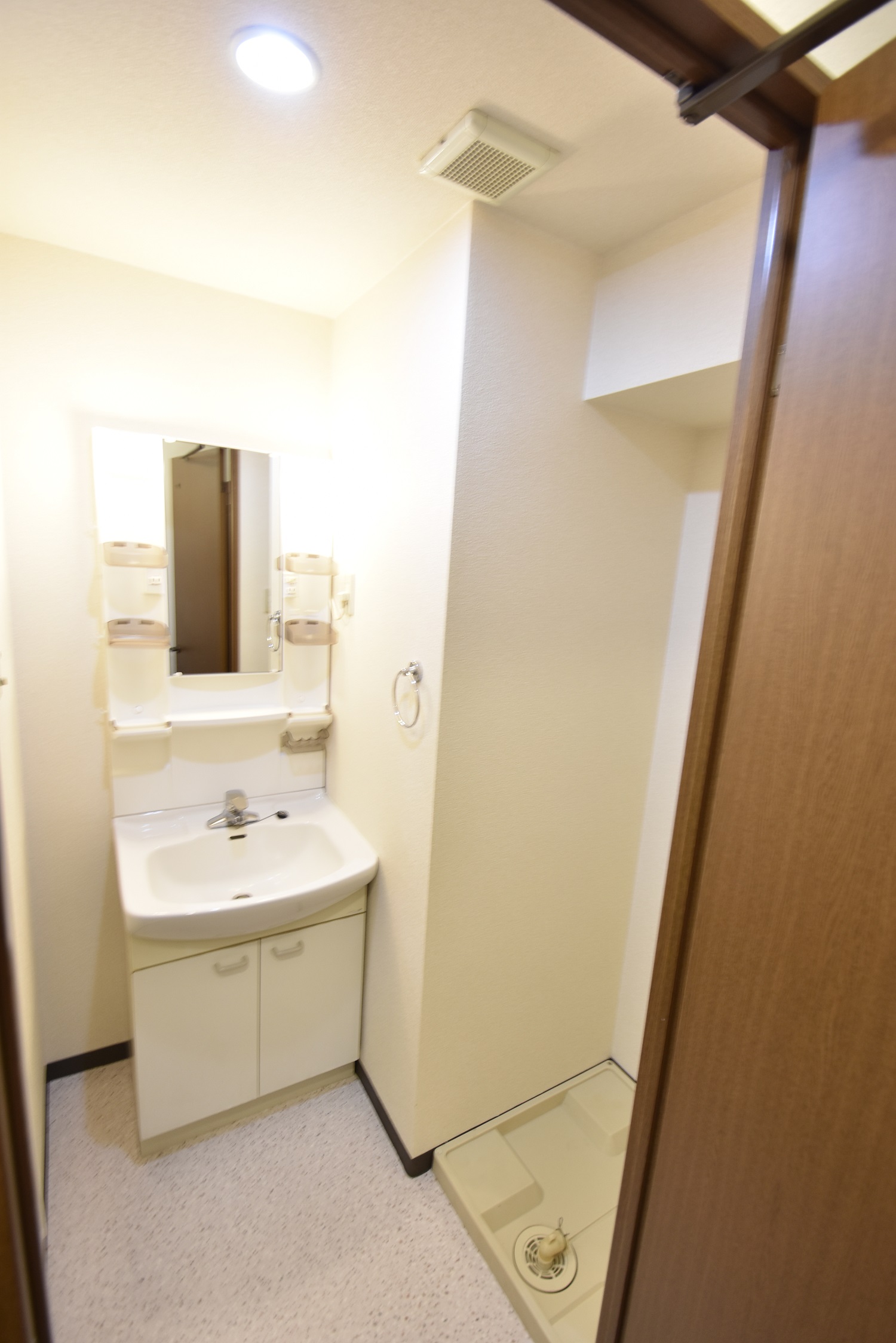 洗面設備　独立洗面化粧台、室内洗濯機置場　同タイプ別部屋