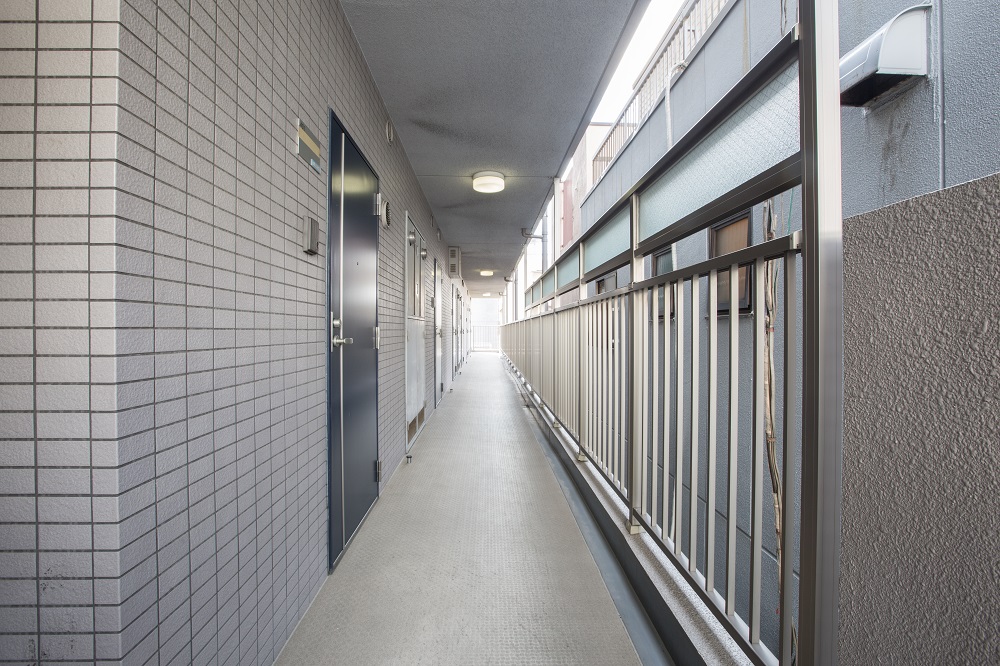 その他共有部分　共用廊下。全フロア屋根付