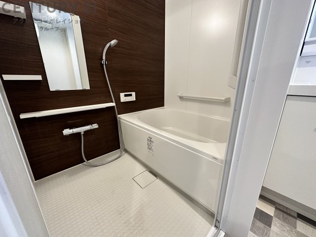 バス・シャワールーム　浴室乾燥機付きです♪