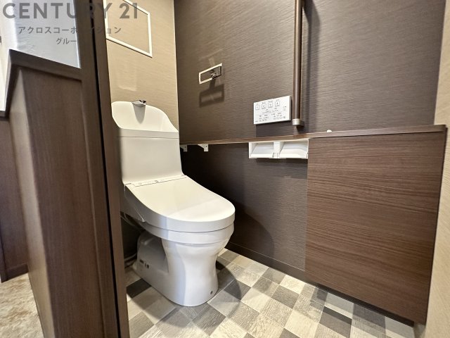 トイレ　温水洗浄便座付きのトイレです♪