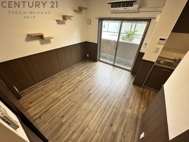 居室・リビング　エアコン付きで快適に過ごせます♪