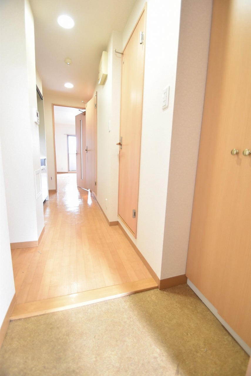 玄関　天井高シューズＢＯＸ