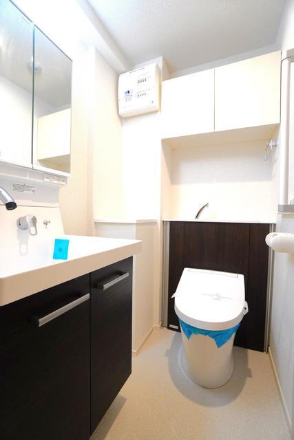 トイレ　※写真は同タイプ住戸です。