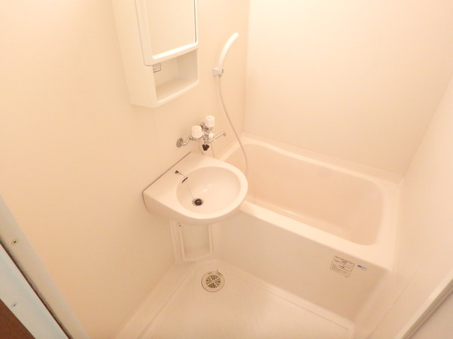 バス・シャワールーム　バストイレ別タイプです♪