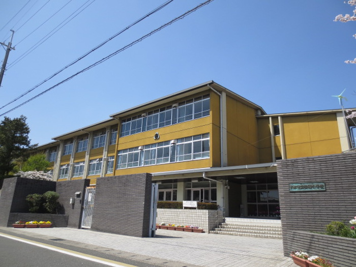 小学校　京都市立桂徳小学校（小学校）まで190m