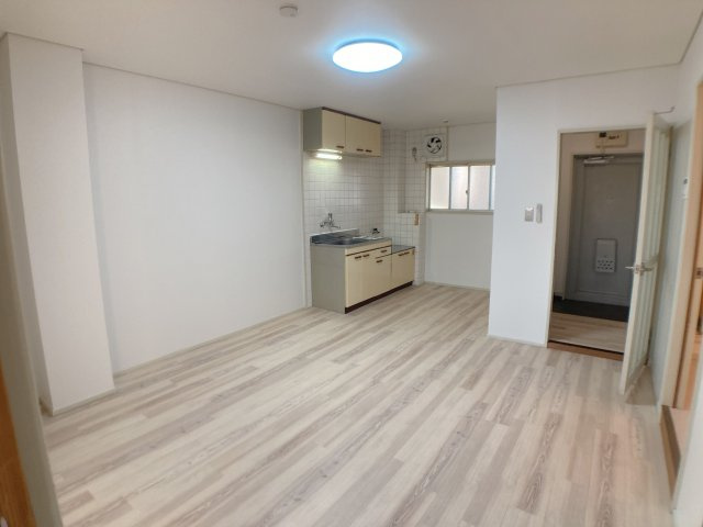 居室・リビング　別部屋同間取りのお写真となります。参考にご覧くださいませ。