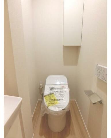 トイレ　落ち着いた色調のトイレです♪