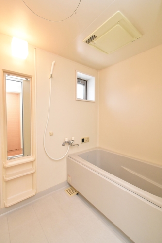 バス・シャワールーム　※同物件反転タイプのお部屋です。現状優先になります。