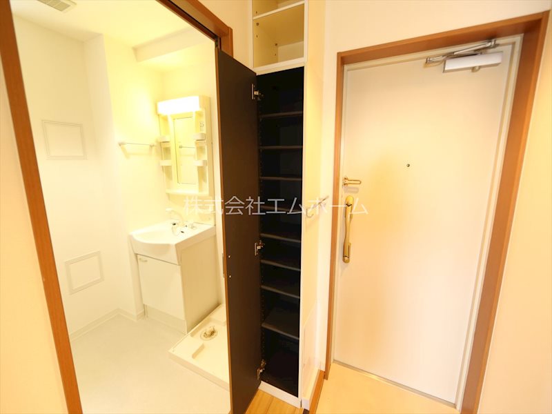 玄関　玄関　シューズボックス付