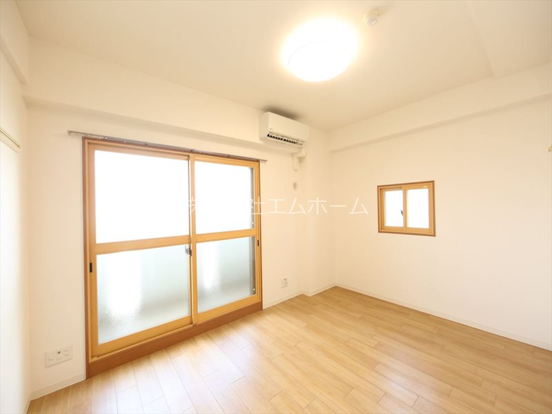 居室・リビング　洋室8.1帖　クローゼット付（収納充実してます）