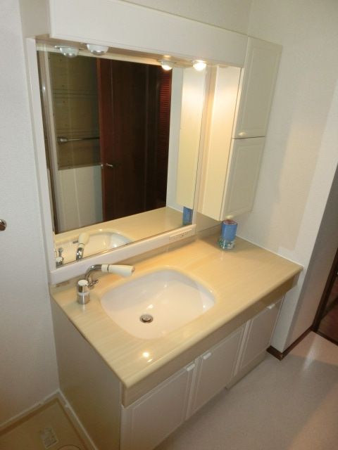 洗面設備　広々とした独立洗面所