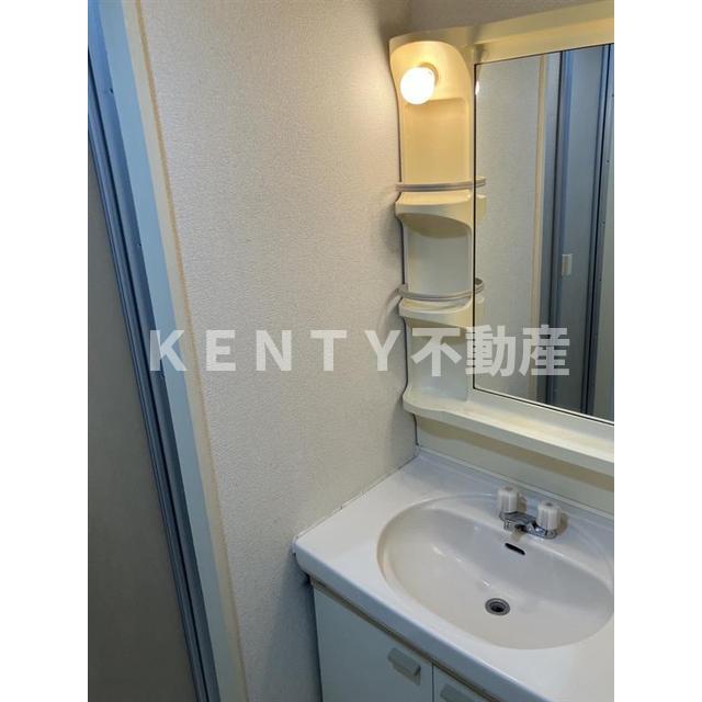 洗面設備　明るい洗面所です