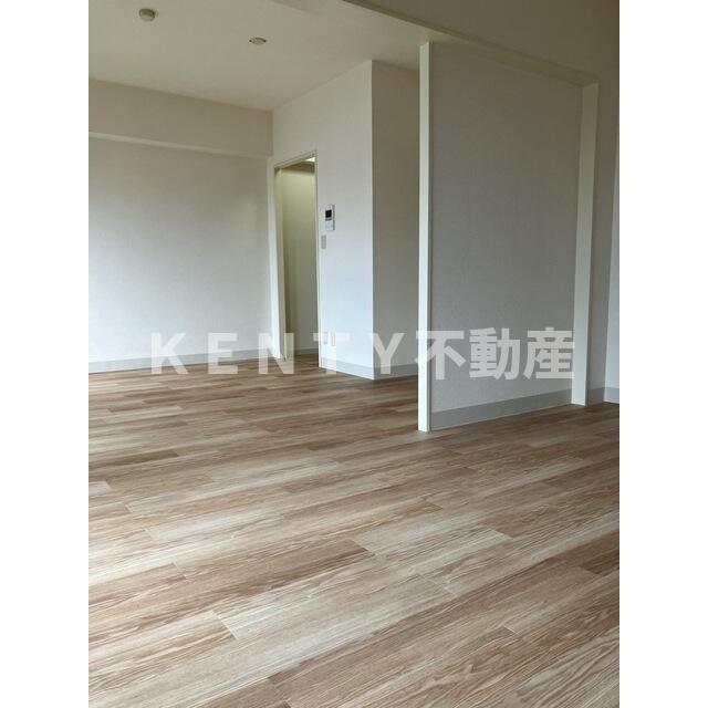 居室・リビング　こちらの居間で趣味の時間をお楽しみください