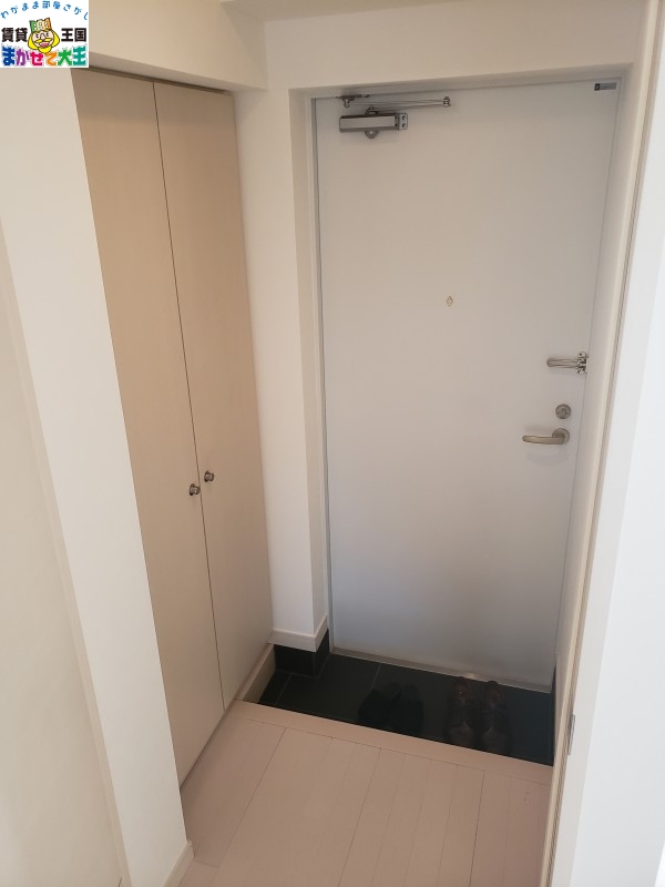 玄関　別タイプの部屋です