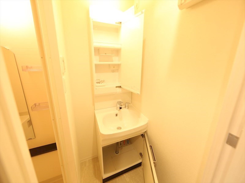 洗面設備　脱衣所　独立洗面台（シャンプードレッサー付）