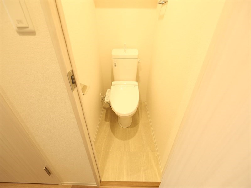 トイレ　温水洗浄暖房便座付トイレ