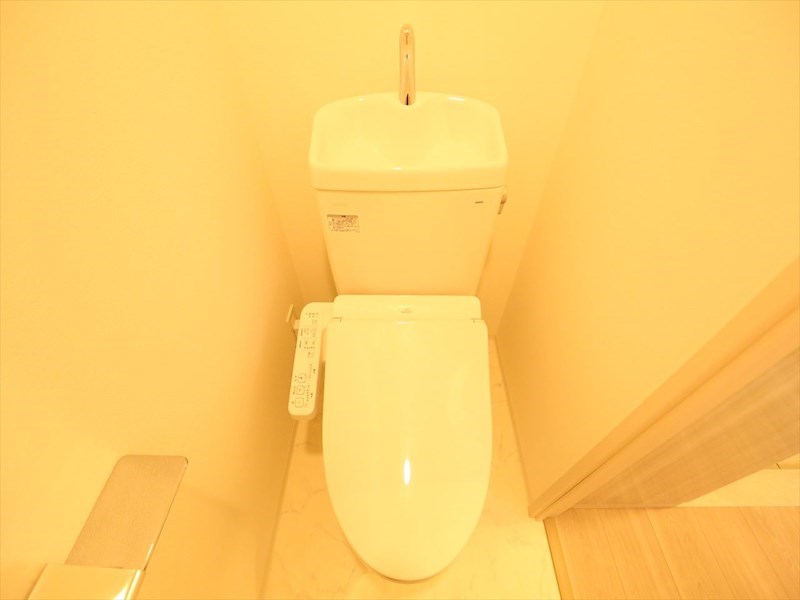 トイレ　温水洗浄暖房便座付トイレ