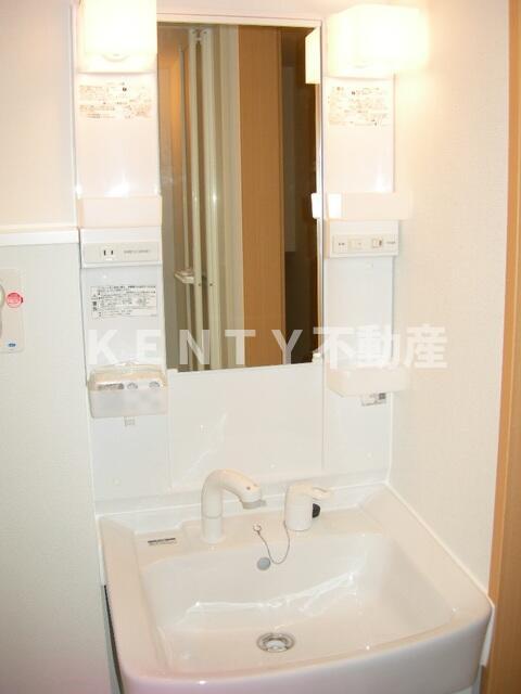 洗面設備　スペースが確保できる洗面所です