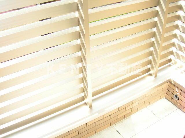 バルコニー　暖かな日差しのふりそそぐバルコニー