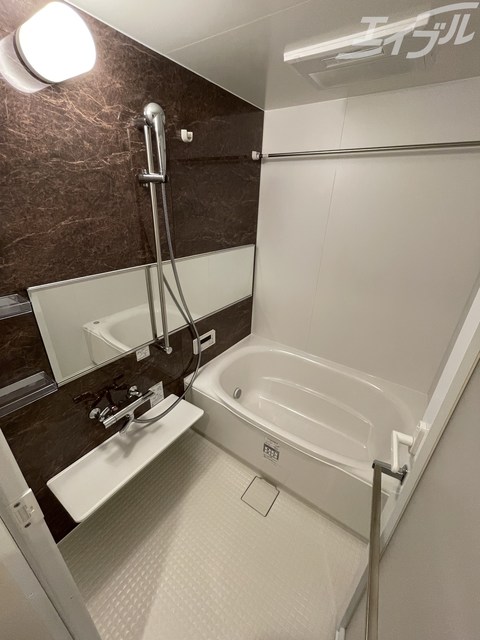 バス・シャワールーム　おしゃれなお風呂です！