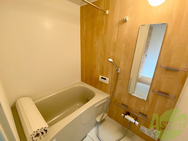 バス・シャワールーム　浴室は綺麗で追い焚きも付いて気持ちよくお過ごしいただけます。