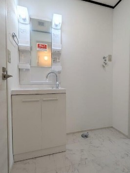 洗面設備　嬉しい独立洗面台付き。