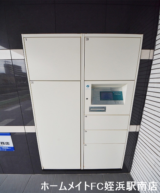 ロビー　★宅配ボックスもあって便利です★