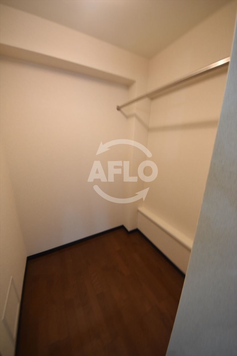 収納　ネット伏見町　　ウォークインクローゼット