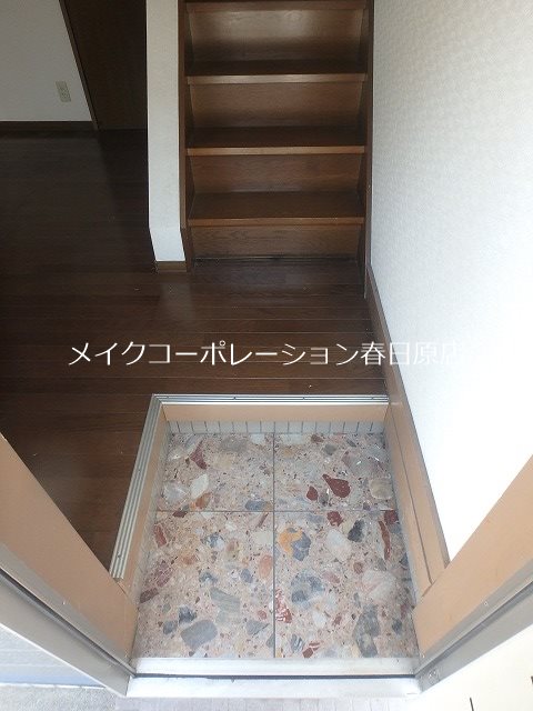 玄関　写真は同型タイプ